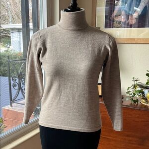 Spiegel, Wool beige vintage turtleneck sweater. s/m